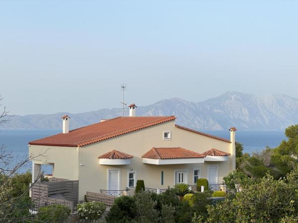 På billedet ses objektet The Theologos Guesthouse beliggende i byen Roïdhítsa.