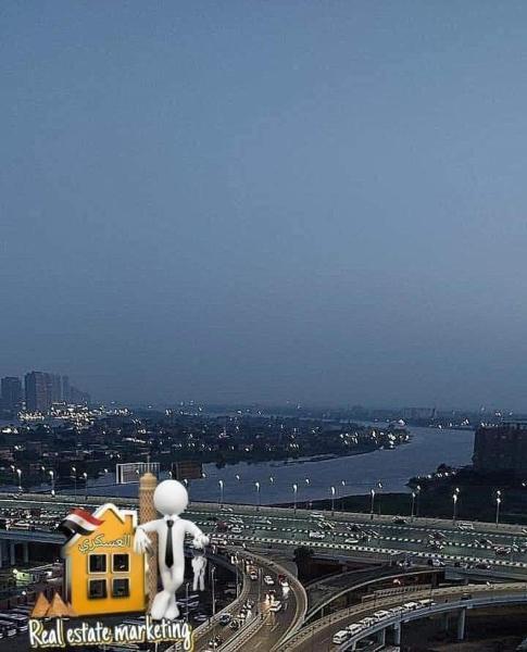 Nella foto è visibile l'oggetto كورنيش النيل situato nella città di Il Cairo.