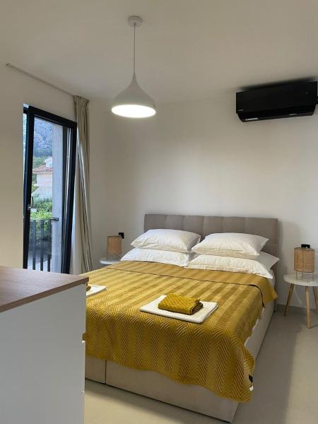 På billedet ses objektet Apartmani Natali beliggende i byen Orebić.