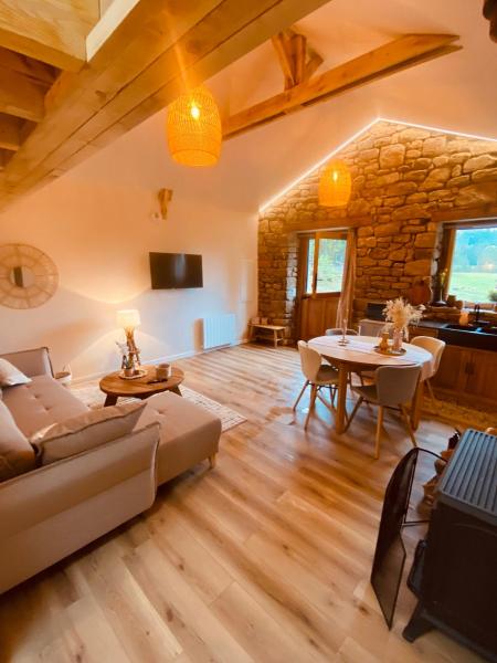 A la foto es mostra l'objecte Petite Maison de Campagne avec vue sur la vallée situat a la ciutat de Guern.