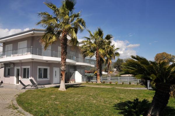 På billedet ses objektet Cozy beach home in Faros, Raches beliggende i byen Karavómilos.