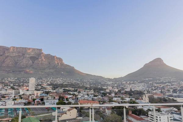 Photo 6 : Perspective on Roland Cape Town