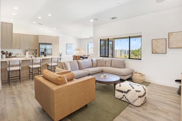 Yucca Mesa House - Modern Desert Chic home, Yucca Valley