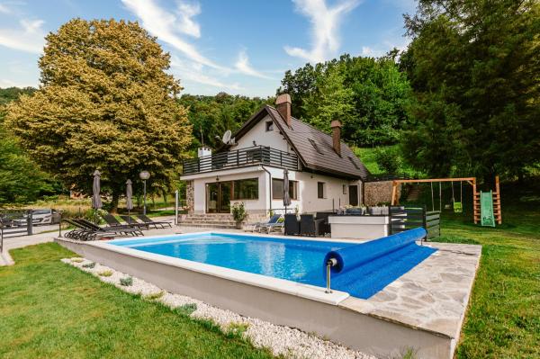 A la foto es mostra l'objecte Holiday House Zrinski with Pool, Sauna & Jacuzzi situat a la ciutat de Lepoglava.