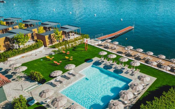 A la foto es mostra l'objecte Lago Maggiore Bay situat a la ciutat de Baveno.
