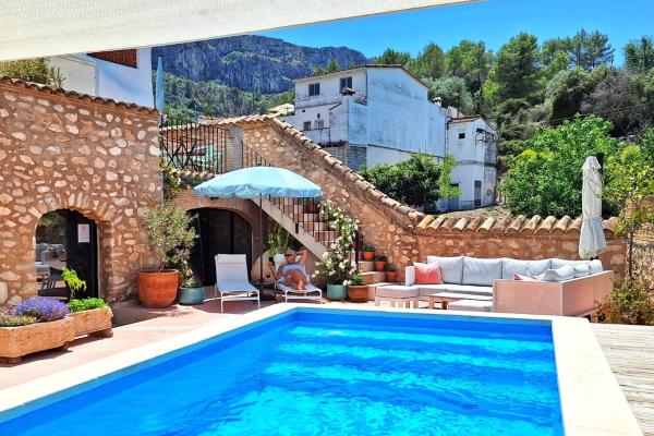 A la foto es mostra l'objecte Casa La Vall situat a la ciutat de Carroja.