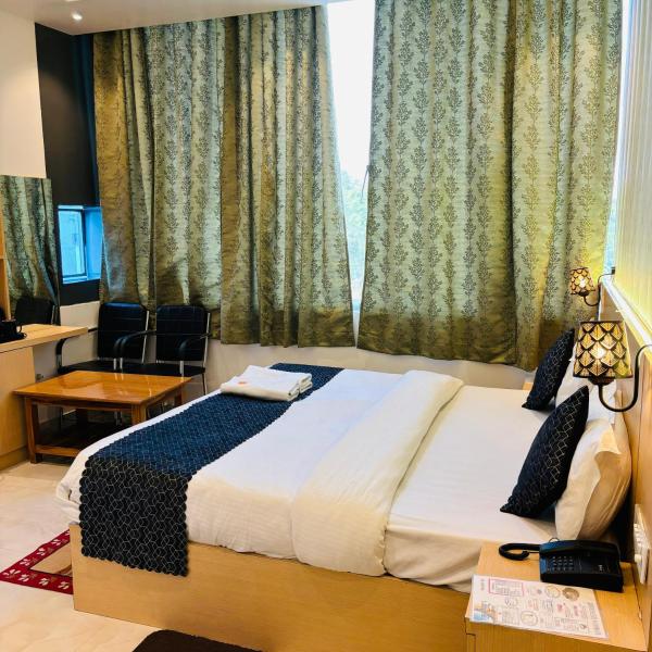 Auf dem Foto ist das Objekt Hotel Ramay Palace 400 Meter from Ram Mandir Ayodhya in der Stadt Ayodhya zu sehen.
