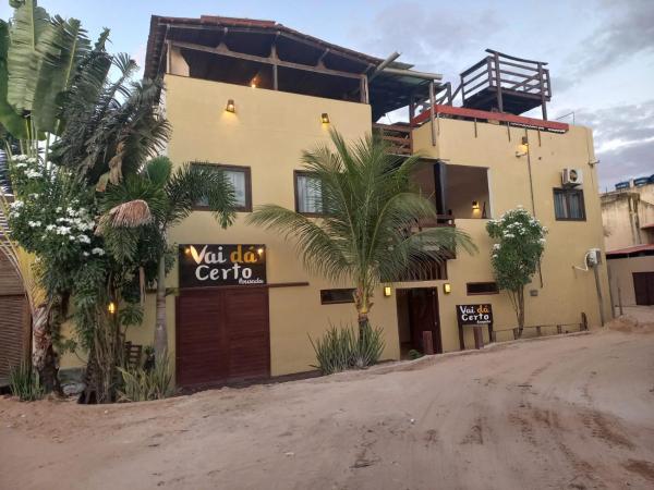 A la foto es mostra l'objecte Vai dá Certo situat a la ciutat de Jericoacoara.