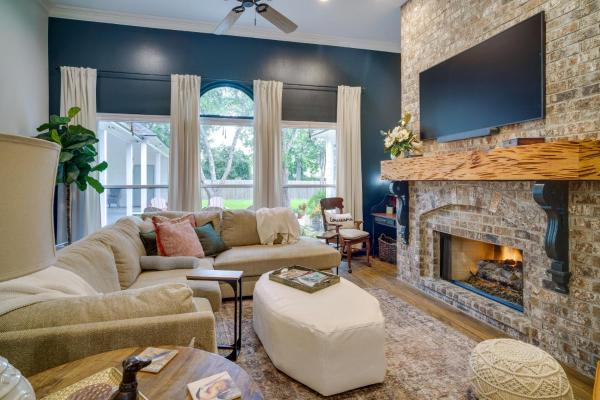 写真にはPlaquemine市にあるElegant Baton Rouge Home with Yard about 3 Mi to LSU!が写っています。