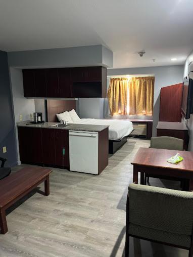 A la foto es mostra l'objecte BlissPoint Inn & Suites, Northwood situat a la ciutat de Rossford.