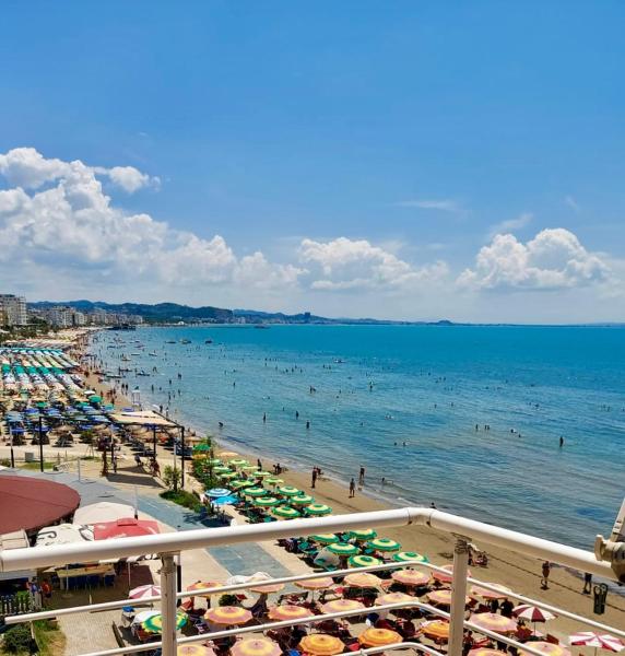 Na fotografii je vidět objekt George Sea View Beach Apartment nacházející se ve městě Durrës.