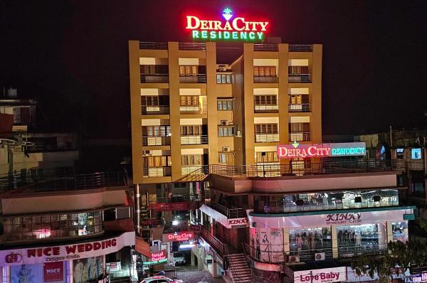 Na zdjęciu widoczny jest obiekt Deira City Residency położony w mieście Bedradka.