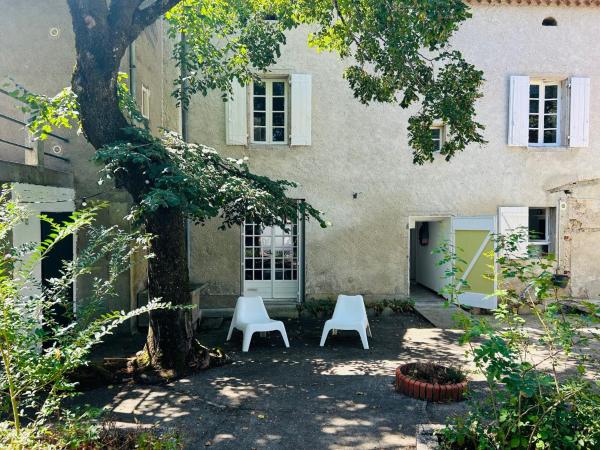Na zdjęciu widoczny jest obiekt Maison de campagne Arty entièrement rénovée 4 chambres położony w mieście Roquecourbe.