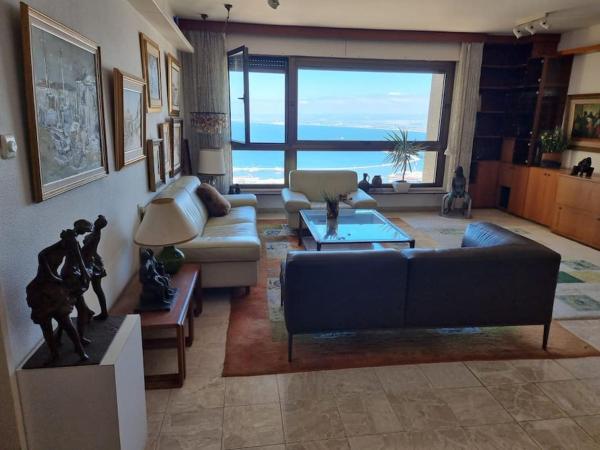 A la foto es mostra l'objecte The most beautiful apartment with wonderful view situat a la ciutat de HaKarmel.