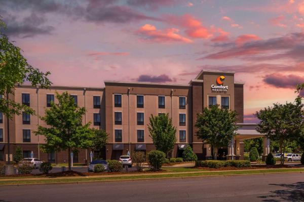 På bilden syns objektet Comfort Inn & Suites At CrossPlex Village som ligger i staden Fairfield.
