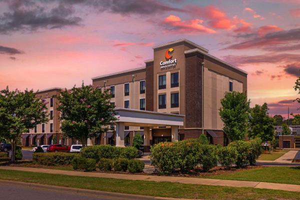 Comfort Inn & Suites At Crossplex Village - Birmingham, AL