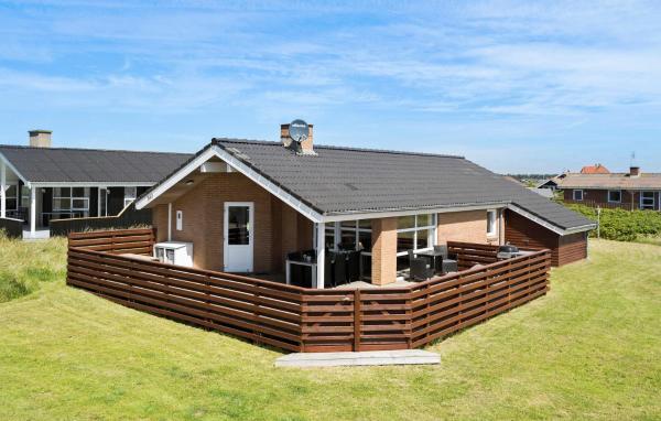 På billedet ses objektet Holiday Home Vejlby Klit beliggende i byen Harboør.