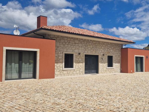 A la foto es mostra l'objecte Casa Julia situat a la ciutat de Vila Nova de Cerveira.
