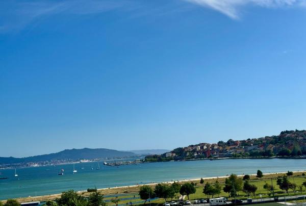 A la foto es mostra l'objecte Junquera Playa situat a la ciutat de Moaña.