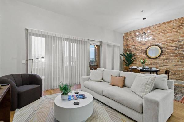 Na fotografii je vidět objekt Stylish City Apartment with Patio nacházející se ve městě Union.