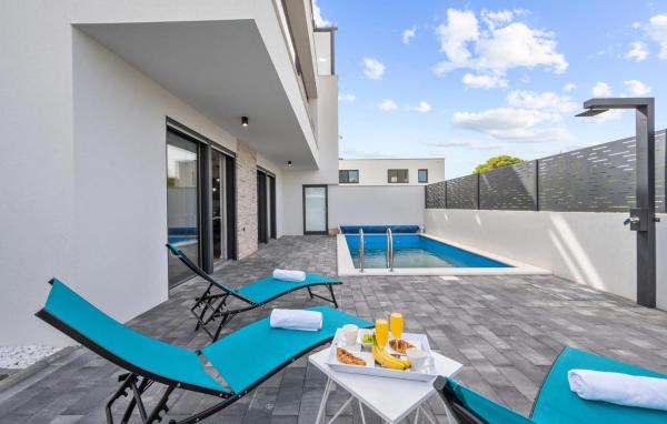 A la foto es mostra l'objecte Beach Front Home In Srima situat a la ciutat de Srima.