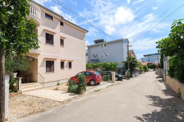 A la foto es mostra l'objecte Apartments Josip situat a la ciutat de Vodice.