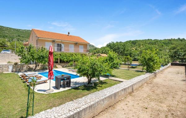 A la foto es mostra l'objecte Four-Bedroom Holiday Home In Slivno situat a la ciutat de Slivno.