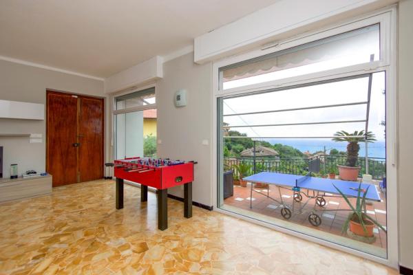 A la foto es mostra l'objecte Villa Perla primo piano situat a la ciutat de Varazze.