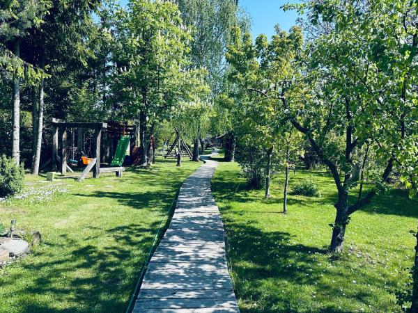 Na zdjęciu widoczny jest obiekt 7 Stron Świata położony w mieście Augustów.