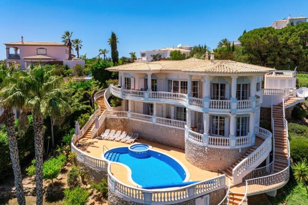 A la foto es mostra l'objecte Villa Speranze situat a la ciutat de Budens.