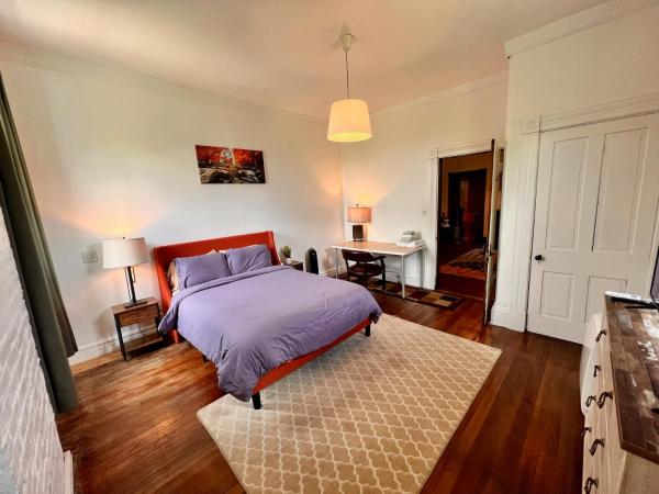 A la foto es mostra l'objecte Skyline Retreat Spacious Elegance Queen Suite 4 City Views situat a la ciutat de Cincinnati.