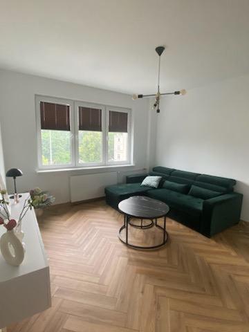 写真にはPiecki市にあるApartament dwa pokojeが写っています。