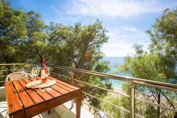 A la foto es mostra l'objecte Potam'Sea Bliss 4 - Beach Front, Sun Beds & Parking situat a la ciutat de Himare.