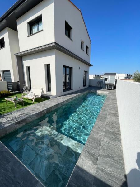 A la foto es mostra l'objecte Villa de standing avec piscine situat a la ciutat de Cabestany.