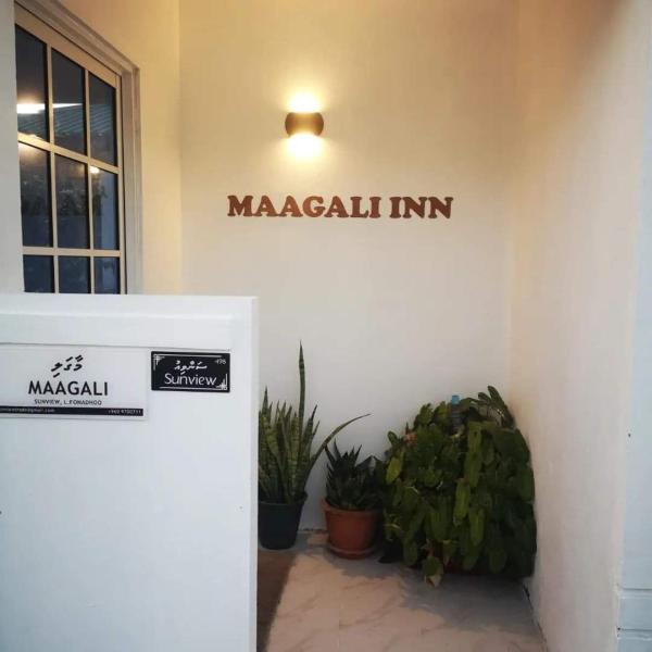 På bilden syns objektet Maagali Inn som ligger i staden Laamu.