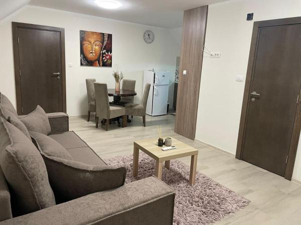 Na fotografii je vidět objekt Apartment Andrea nacházející se ve městě Rumenka.