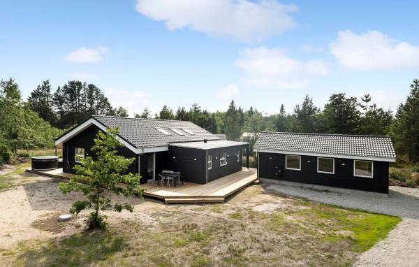 På billedet ses objektet 4 Bedroom Lovely Home In Hals beliggende i byen Hals.