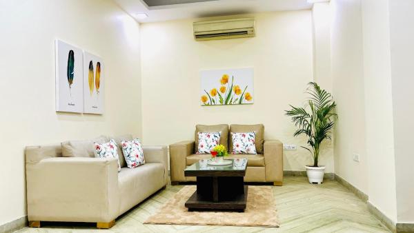 Bluo Modern 3bhk Rohini -Balcony, Lift , Parking - Delhi