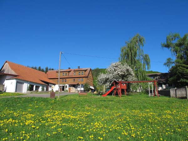 På billedet ses objektet Ferienhof Heufelder Hof beliggende i byen Ehrenberg.