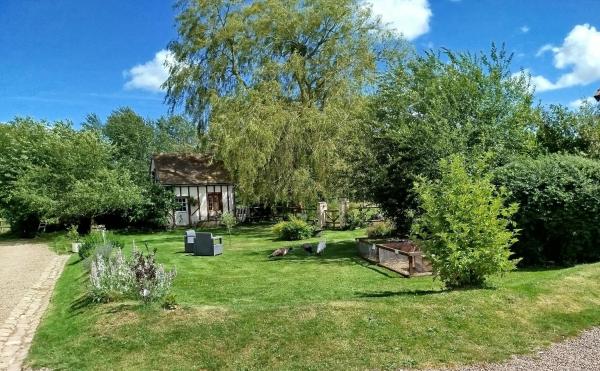 Na fotografii je vidět objekt La Ferme de Frévan nacházející se ve městě Vrigny.