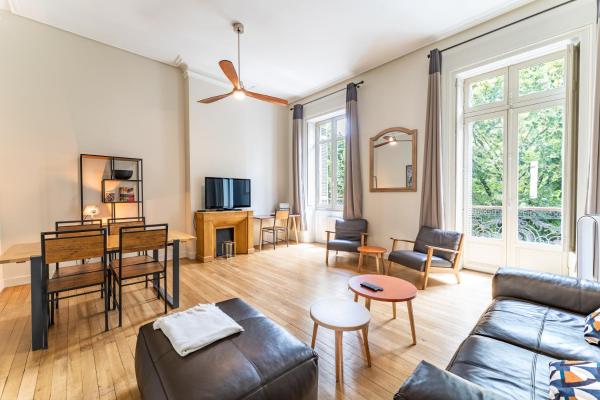 Magnifiques et lumineux Appartement de charme aux Quinconces ideal pour 4 ou 6 personnes, Bordeaux