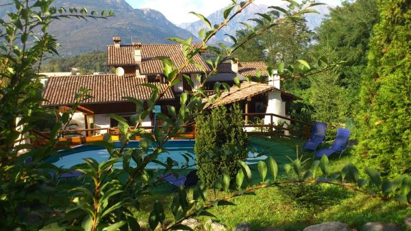 Na fotografii je vidět objekt Casa Del Viandante Home Holiday and Rooms nacházející se ve městě Colico.