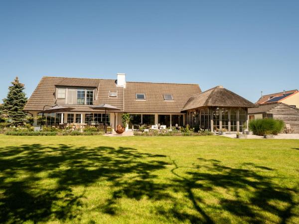 Auf dem Foto ist das Objekt Villa Villa Rosetree with sauna and pool table by Interhome in der Stadt De Haan zu sehen.