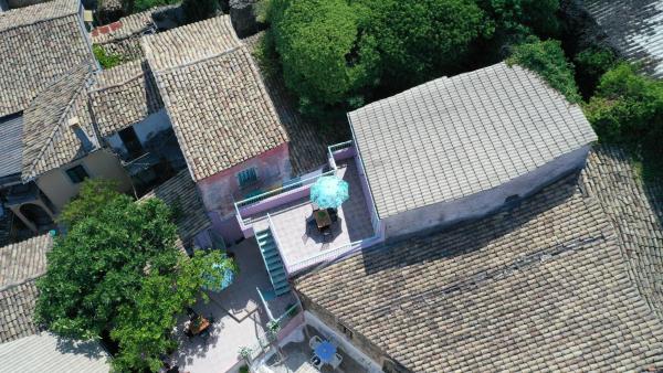 写真にはSinarádes市にあるSiora Nina charming stone house near Agios Gordiosが写っています。