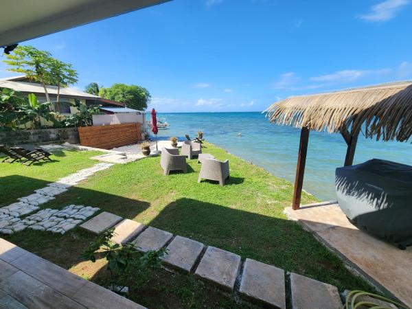 На фото показан объект Studio bord de mer Fare Tahitea Pension, расположенный в городе Taputapuapea.
