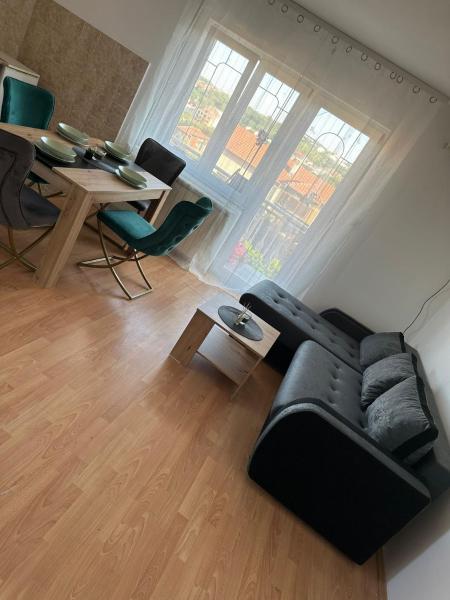 Na fotografii je vidět objekt Apartman Fenix 2 nacházející se ve městě Mirijevo.