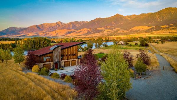 På billedet ses objektet Yellowstone Beach Club beliggende i byen Pine Creek.