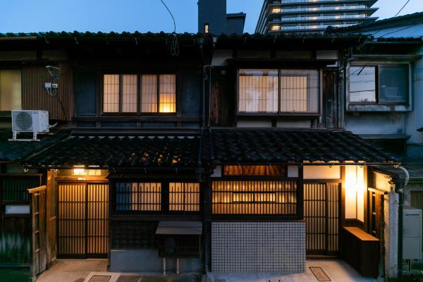 A la foto es mostra l'objecte La Fotografia Marrone situat a la ciutat de Kanazawa.