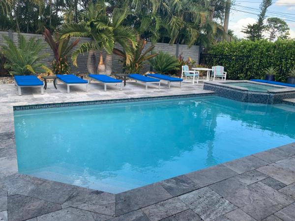 Na zdjęciu widoczny jest obiekt Villa De Charme with Heated Salt Water Pool and Spa położony w mieście Naples.