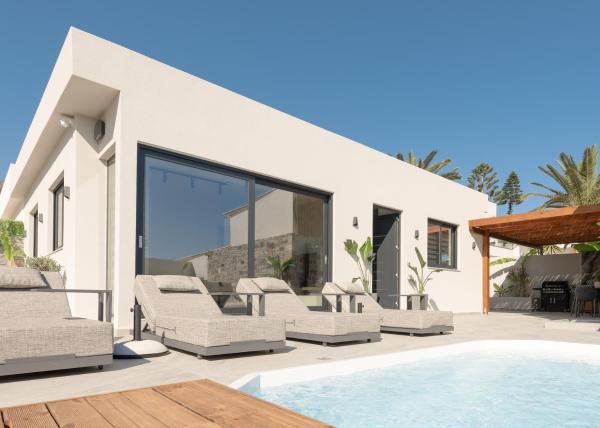 På billedet ses objektet Mousses Villa, with Pool & Spa Whirlpool by the Beach, By ThinkVilla beliggende i byen Balíon.